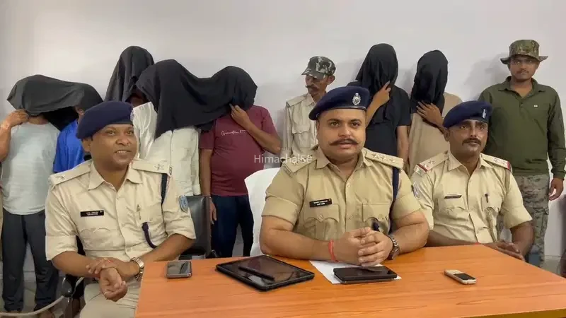 झारखंड: WhatsApp पर पहले आती थी लड़कियों की तस्वीर… पसंद आते ही होटल में होती थी एंट्री, चांदनी होटल में चल रहे रैकेट का ऐसे हुआ पर्दाफाश