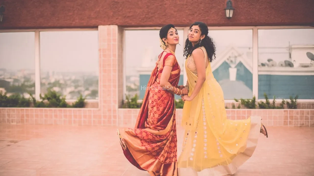 Sister’s Day 2026: बहन के साथ फोटोशूट के लिए ट्राई करें 10 स्टाइलिश Instagram Poses, हर तस्वीर लगेगी परफेक्ट​