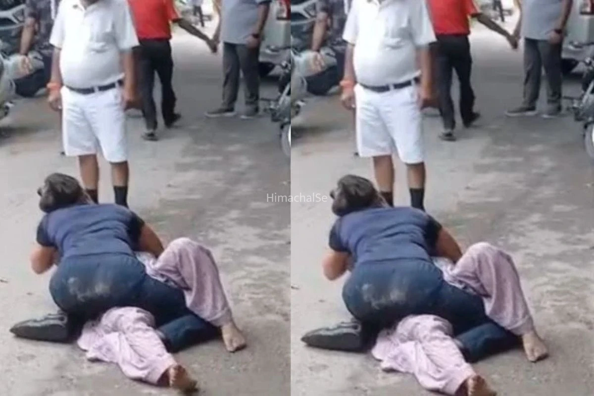 Viral Video: बीवी और गर्लफ्रेंड की खौफनाक मारपीट देखकर रफू चक्कर हुआ पति, देखें धोखे का सबसे खतरनाक अंजाम