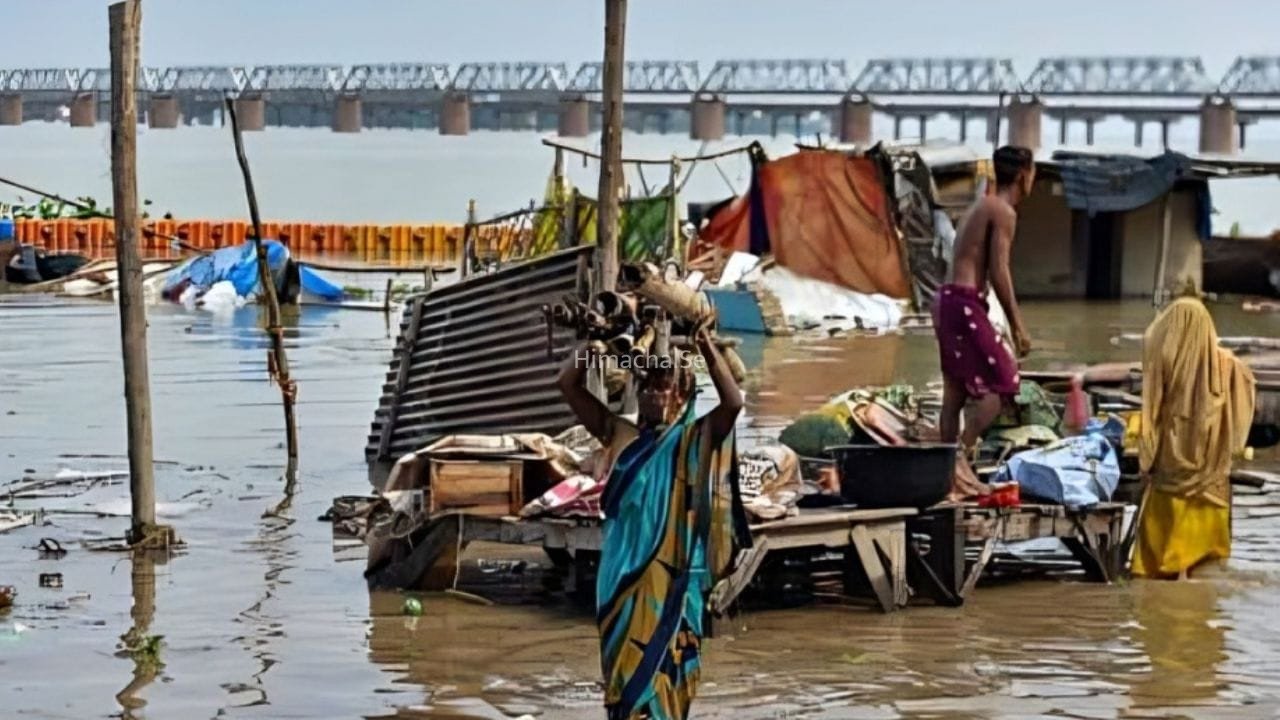 उत्तर प्रदेश में मानसून का कहर! 13 जिलों में उफान पर नदियां, 173 गांव डूबे… बाढ़ से 84 हजार लोग प्रभावित​