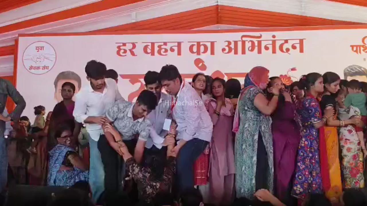 बरेली में कैसे बेकाबू हो गई महिलाओं की भीड़? एक की मौत, कई घायल… मेयर को राखी बांधने आईं थीं​