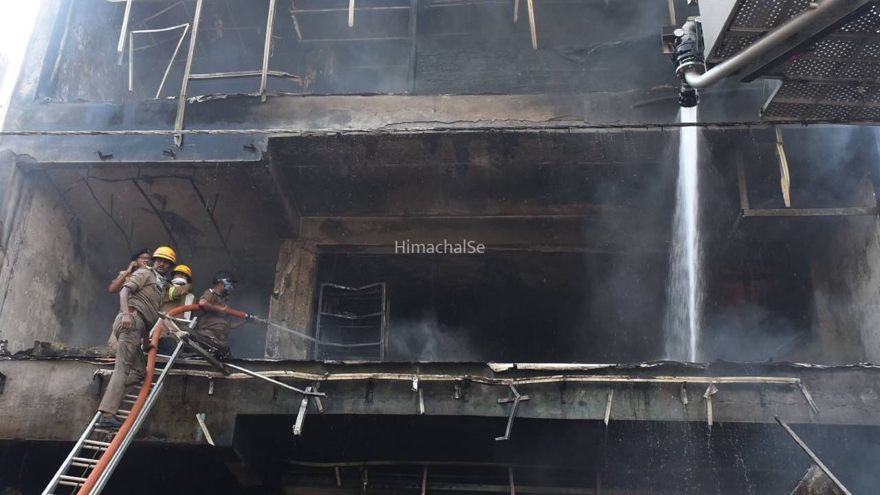 मुंबई में चार मंजिला व्यावसायिक इमारत में लगी आग, 11 लोगों का सुरक्षित रेस्क्यू​