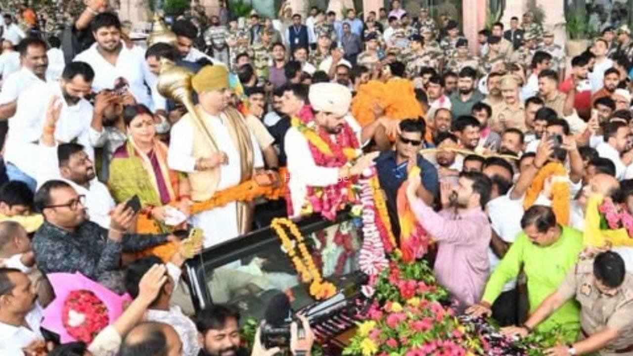 ‘एक भी आरोप सही होता तो फांसी पर चढ़ जाता’, गोंडा में शक्ति प्रदर्शन के बीच बोले बृजभूषण​