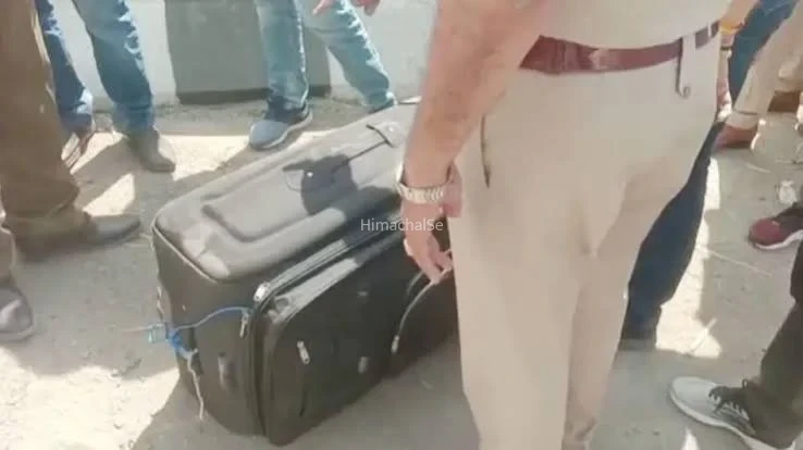 पहले बिहार से दिल्ली लाया… फिर सूटकेस में बंद कर फेंक दी लाश…जिस पर भरोसा किया, उसी पर कत्ल का आरोप…खौफनाक कत्ल का राज खुलते ही पुलिस भी हैरान…