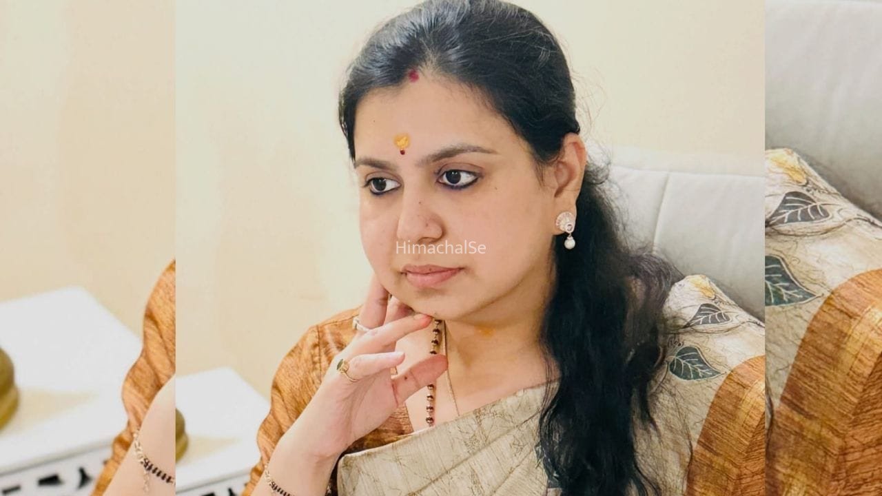UP की चर्चित IAS दिव्या मित्तल ने दिया इस्तीफा, फेसबुक पर शेयर की भावुक पोस्ट​
