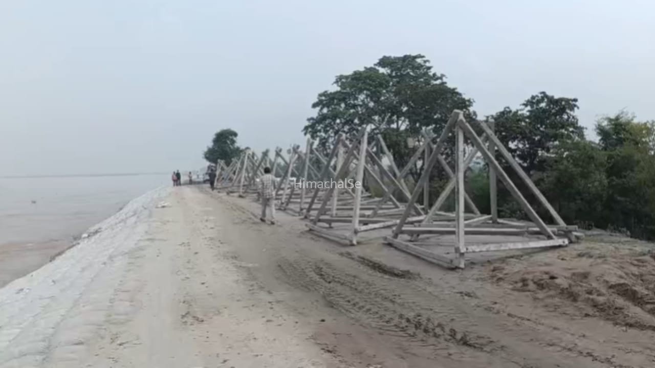 गंगा का रौद्र रूप! बिजनौर बैराज का तटबंध टूटा, 100 मीटर कंक्रीट ब्लॉक नदी में समाया​