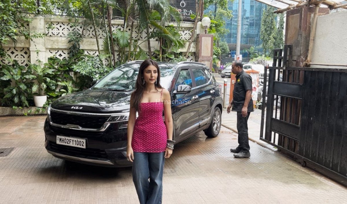 Mumbai में स्टाइलिश लुक में दिखीं Harshita Gaur, जल्द Mirzapur The Movie में आएंगी नजर​