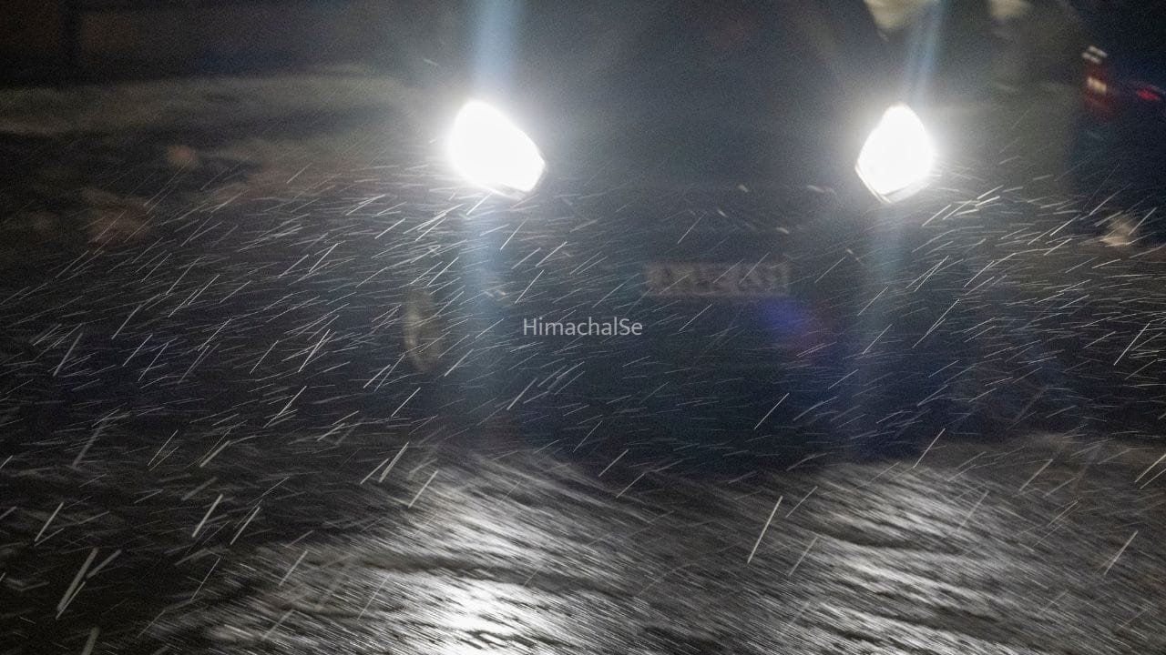 हाई बीम पर बज उठेगा गाड़ी में अलार्म, सरकार कर रही हेडलाइट के नियम बदलने की तैयारी