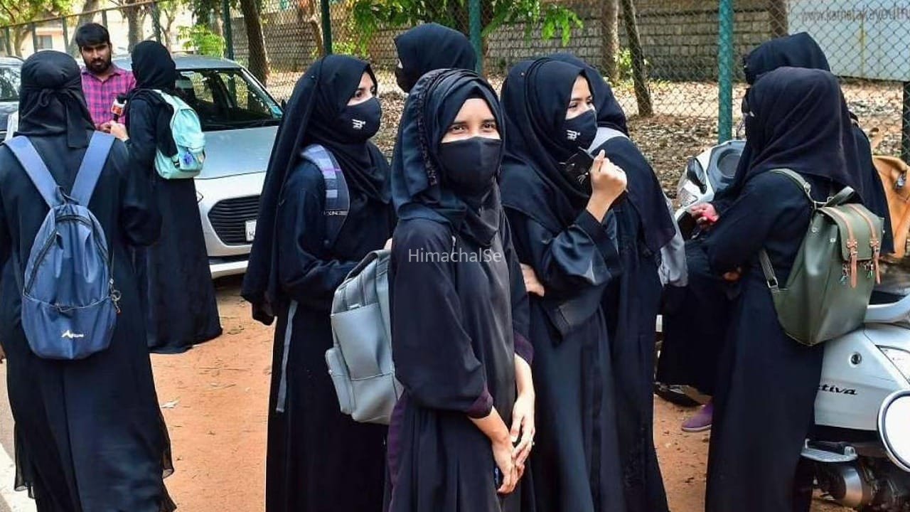 हिजाब नहीं, स्कूलों में यूनिफार्म ही जरूरी…. इलाहाबाद हाई कोर्ट ने फैसले में दिया संदेश