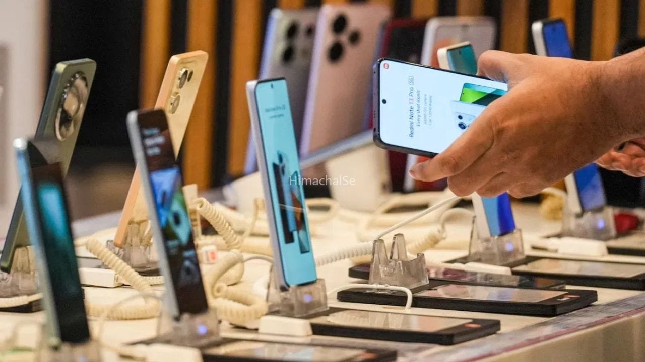 इलेक्ट्रॉनिक्स सेक्टर में भारत का जलवा, 11 साल में 11 गुना ग्रोथ, फोन मैन्युफैक्चरिंग में छाया देश