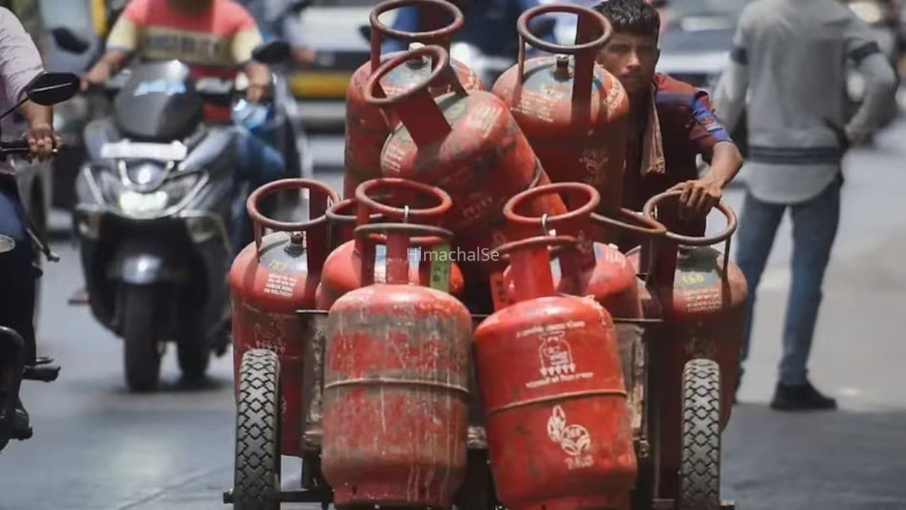 देश में ईंधन का सुरक्षित भंडार बनाने की तैयारी, रसोई गैस के बढ़ सकते हैं दाम!​
