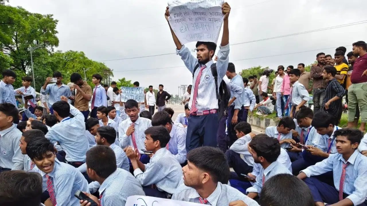 लखनऊ: सर्वोदय विद्यालय में प्रदर्शन करने वाले पूर्व छात्र पर FIR, ‘Gen Alpha’ के प्रदर्शन के बीच बढ़ा विवाद​