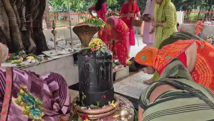 Neelkanth Mahadev Temple Gorakhpur: मोहम्मद गजनवी ने नीलकंठ मंदिर के शिवलिंग पर लिखवा दिया था कलमा, आज भी हैं निशान​