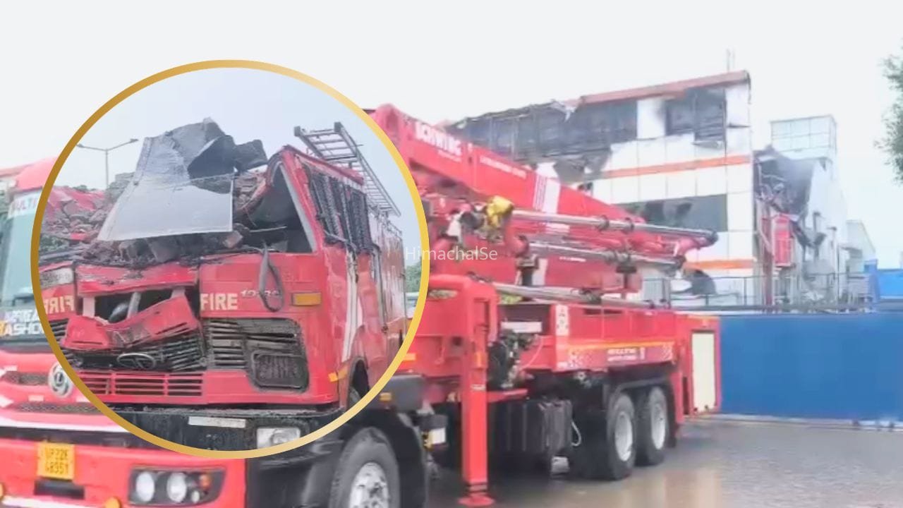 नोएडा की फैक्ट्री में लगी भीषण आग… बुझाने आए दमकलकर्मियों पर गिरी दीवार, 2 की मौत, 3 घायल​