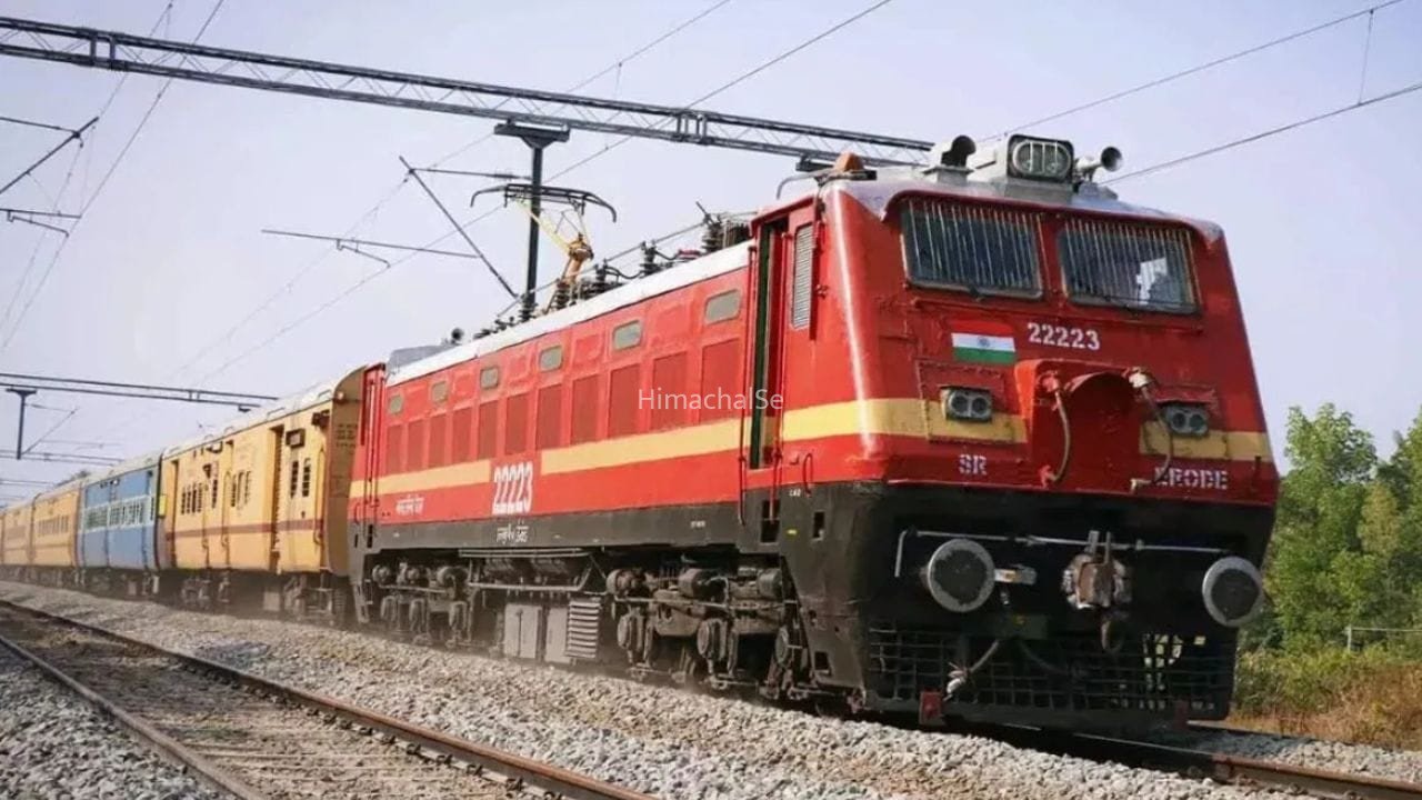 गार्ड को नहीं मिली कुर्सी तो रोक दी वैशाली एक्सप्रेस, गोरखपुर स्टेशन पर 38 मिनट खड़ी रही ट्रेन; जानें पूरा मामला​