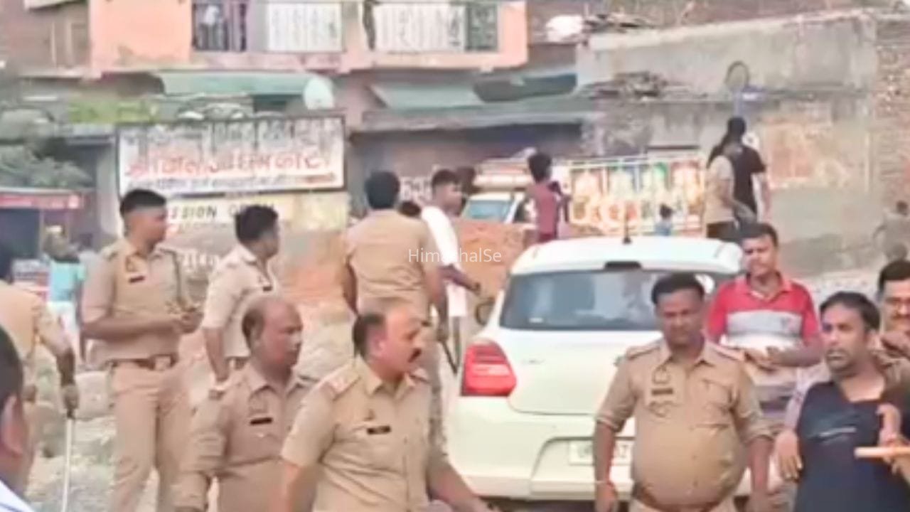 नोएडा: एक कनेक्शन से पूरी कॉलोनी रोशन…150 घरों में कैसे हो रही थी बिजली चोरी? 31 पर FIR​
