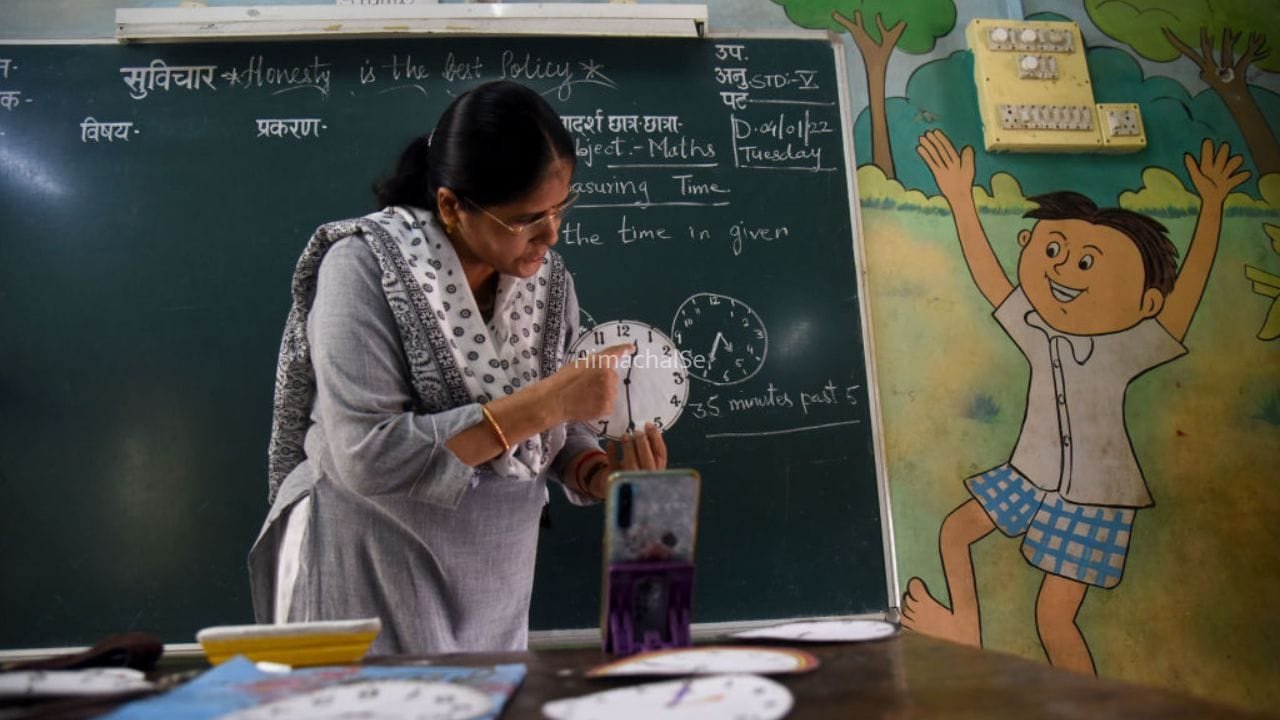 1.41 लाख करोड़ की कोचिंग इंडस्ट्री में बड़ा भूचाल! फ्री ऑनलाइन कोचिंग की नई पहल से बदलेगी यूथ की तकदीर