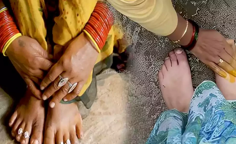 भूलकर भी इन 5 लोगों के पैर मत छूना, ऐसा करने से लगता है पाप, बर्बाद हो जाएंगे आप