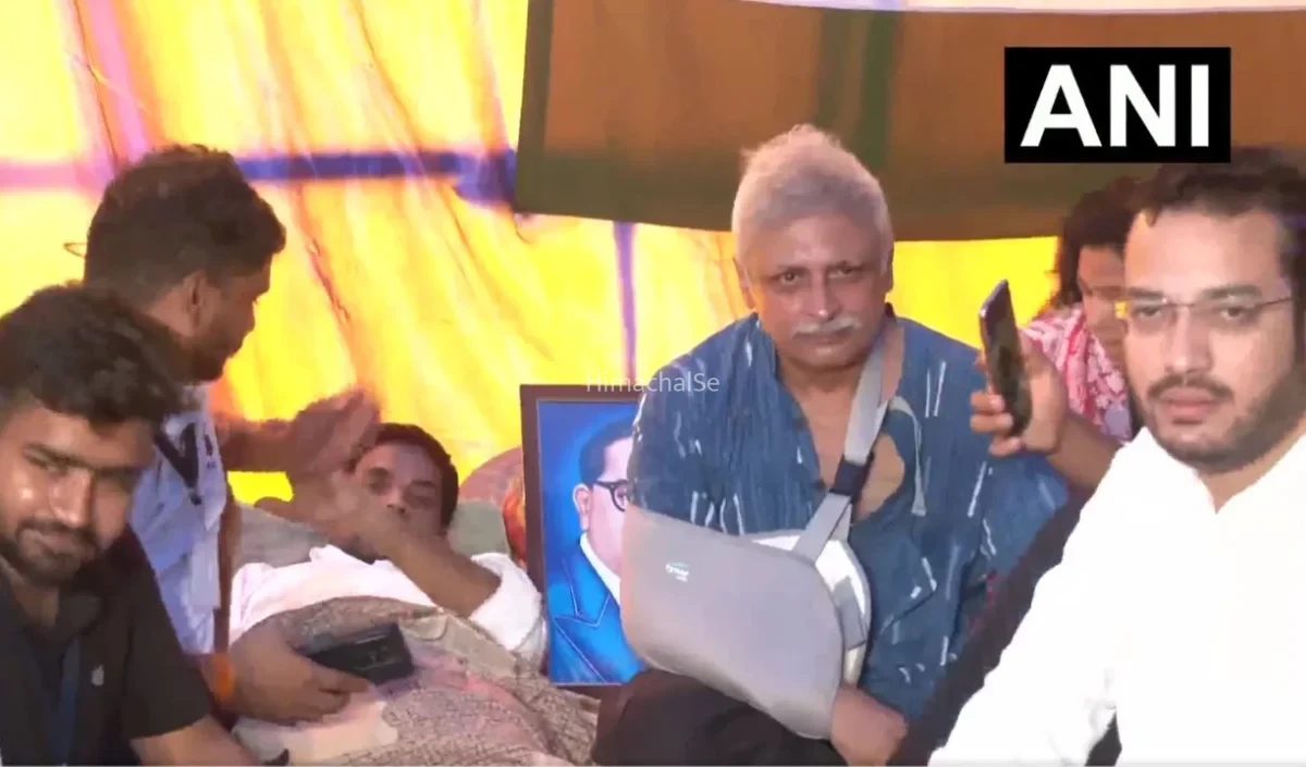 Ranchi में प्रदर्शनकारी छात्रों के बीच पहुंचे Piyush Mishra, ‘इक बगल’ और ‘आरंभ है प्रचंड’ गाकर बढ़ाया हौसला​
