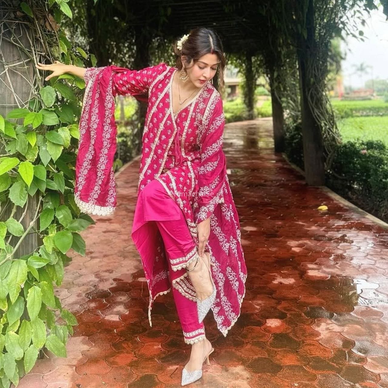‘टीवी की पार्वती’ से लें सूट डिजाइन के आईडिया, जन्माष्टमी पर मिलेगा फेस्टिव परफेक्ट लुक​