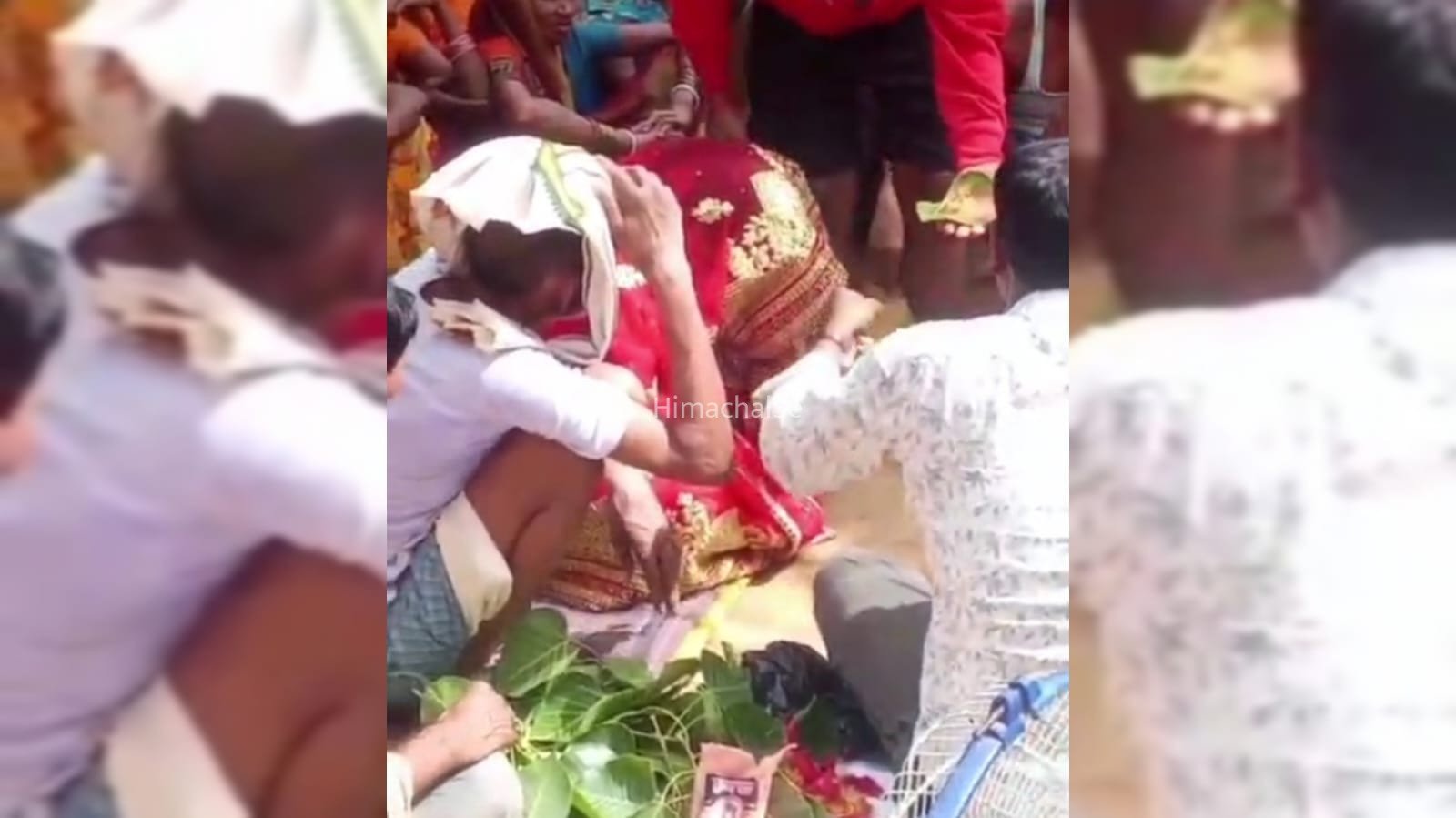 रात के अंधेरे में प्रेमिका से मिलने पहुंचा प्रेमी, तभी गाँव वालों की पड़ी नजर और कर दिया ये कांड…..