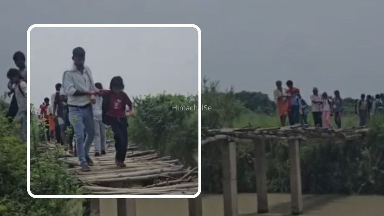 अब तो सुन लो सरकार…  आजादी के 78 साल बाद भी नहीं बना पक्का पुल, जान हथेली में रखकर पार करते हैं नदी​