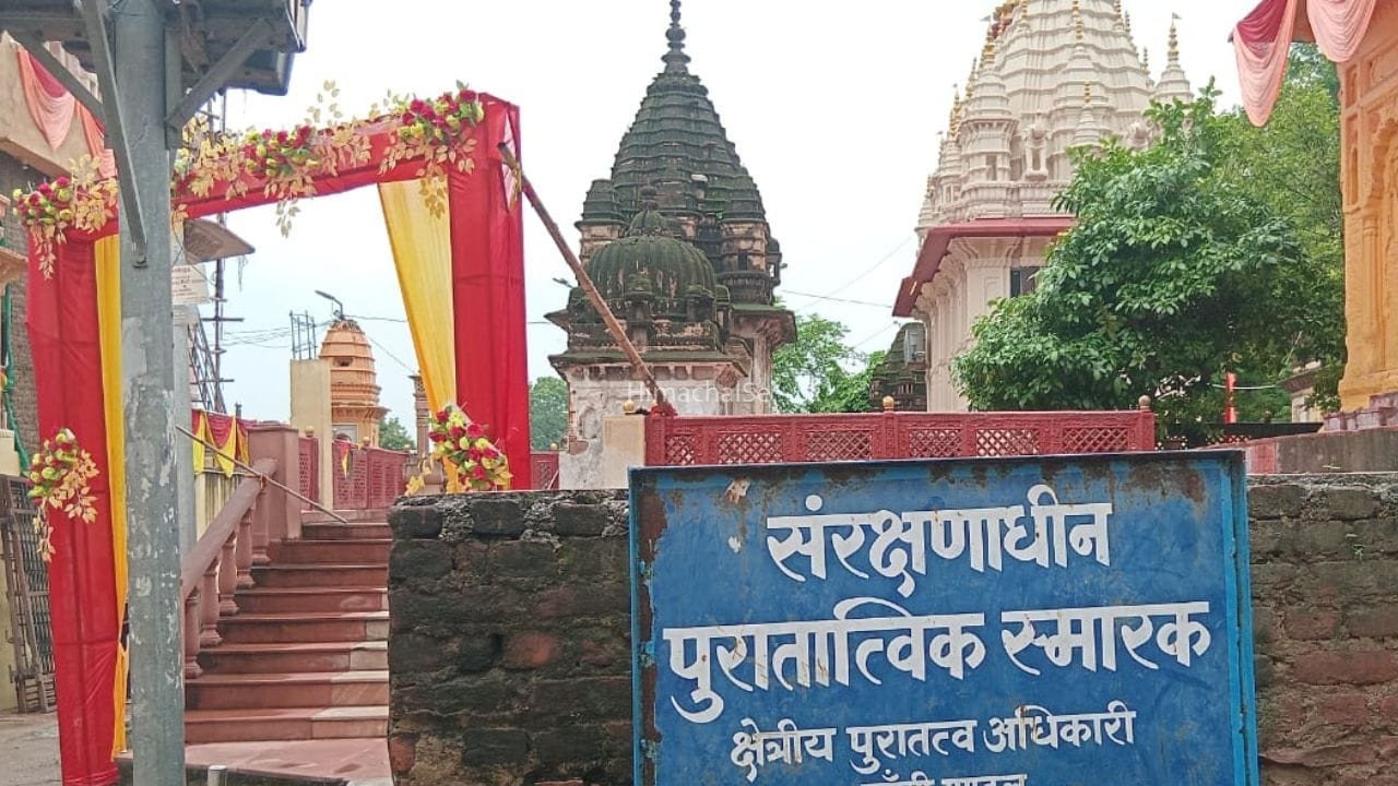 जहां रानी लक्ष्मीबाई ने टेका था माथा, वहां उमड़ रही शिवभक्तों की आस्था… 300 साल पुराना है झांसी का मढिया महादेव मंदिर​