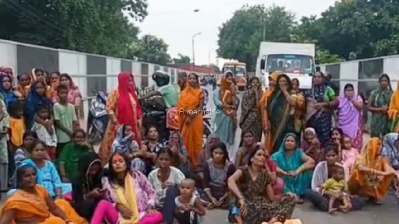 बाबाधाम जल चढ़ाने गए गोरखपुर के युवक की तालाब में मिली लाश, हत्या का आरोप… परिजनों ने जाम की सड़क​