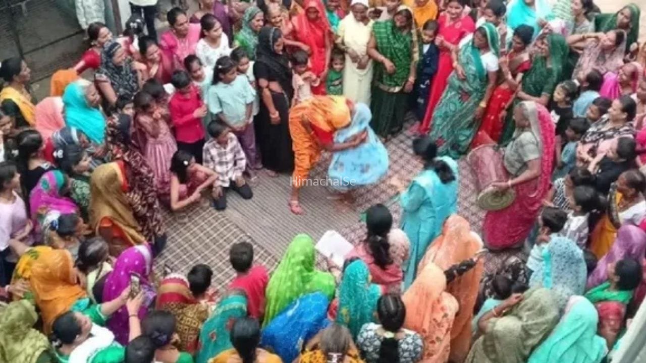 घूंघट में सास-बहुओं का दंगल! अखाड़े में दिखाए कुश्ती के दांव, बुंदेलखंड में 500 सालों से चली आ रही ये परंपरा​