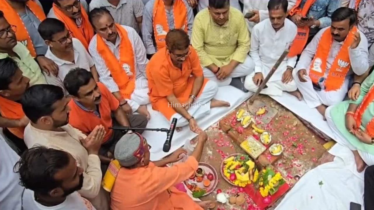 वाराणसी: दालमंडी में हुआ भूमि पूजन और पढ़ी गई दुआख्वानी… मुस्लिम समाज के लोग बोले-सड़क चौड़ीकरण प्रोजेक्ट से हिंदुओं को हुआ नुकसान​