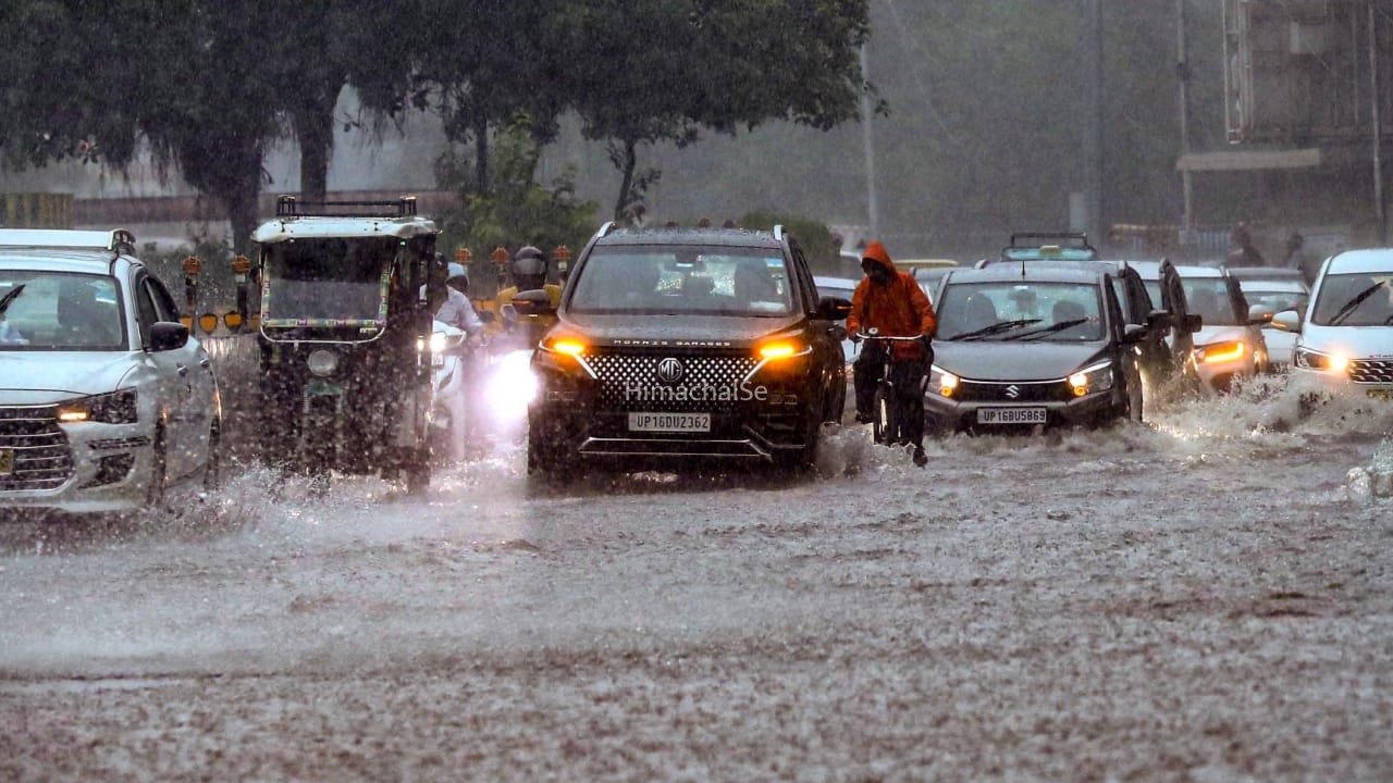 दिल्ली-NCR में 5 दिन बारिश से राहत नहीं… असम और ओडिशा में बाढ़ से हाहाकार, जानें पहाड़ों पर कैसा रहेगा मौसम?​