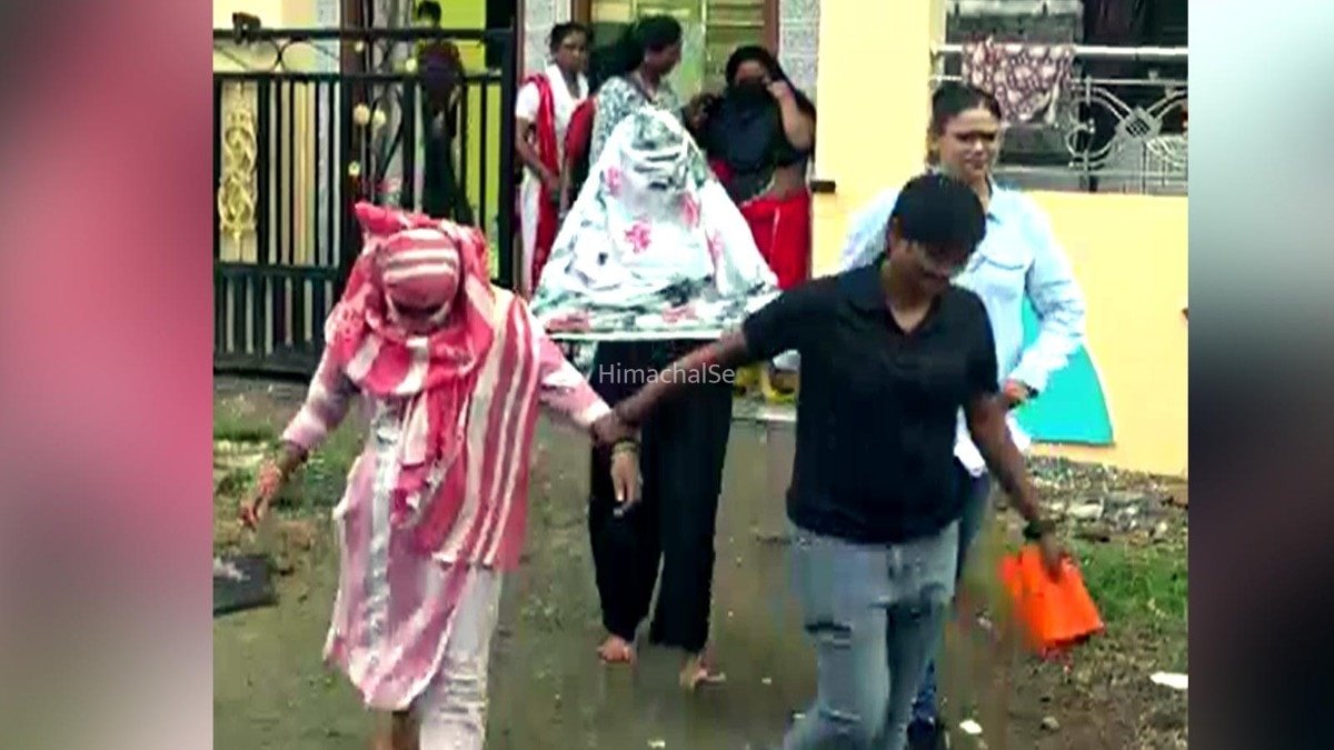 1500 रुपये के​​​ लिए​​​ सगी मां बनी सौदागर! 16 साल की नाबालिग बेटी और बहन को देहव्यापार में धकेला, पुलिस ने किया भंडाफोड़