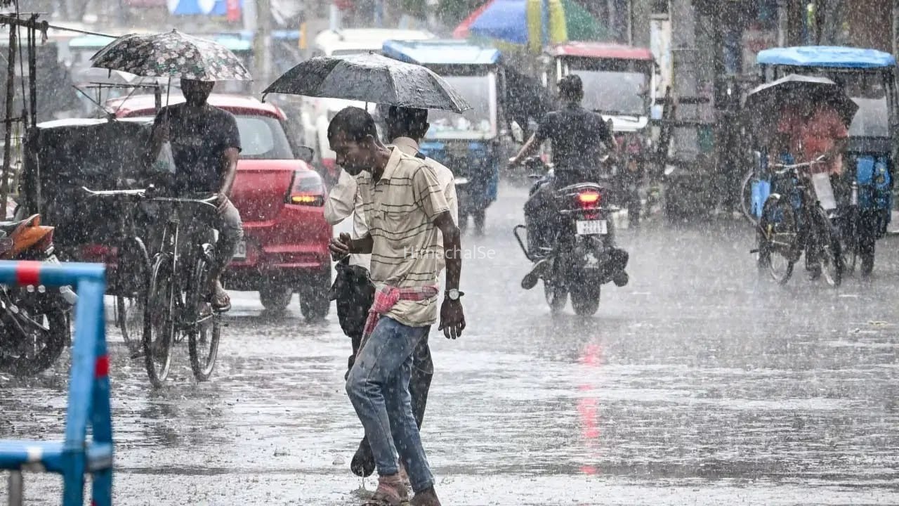 Aaj Ka Mausam: आज भी भीगेगी दिल्ली…यूपी से लेकर झारखंड तक बारिश का अलर्ट, जानें हिमाचल-उत्तराखंड से लेकर अपने इलाके का हाल​