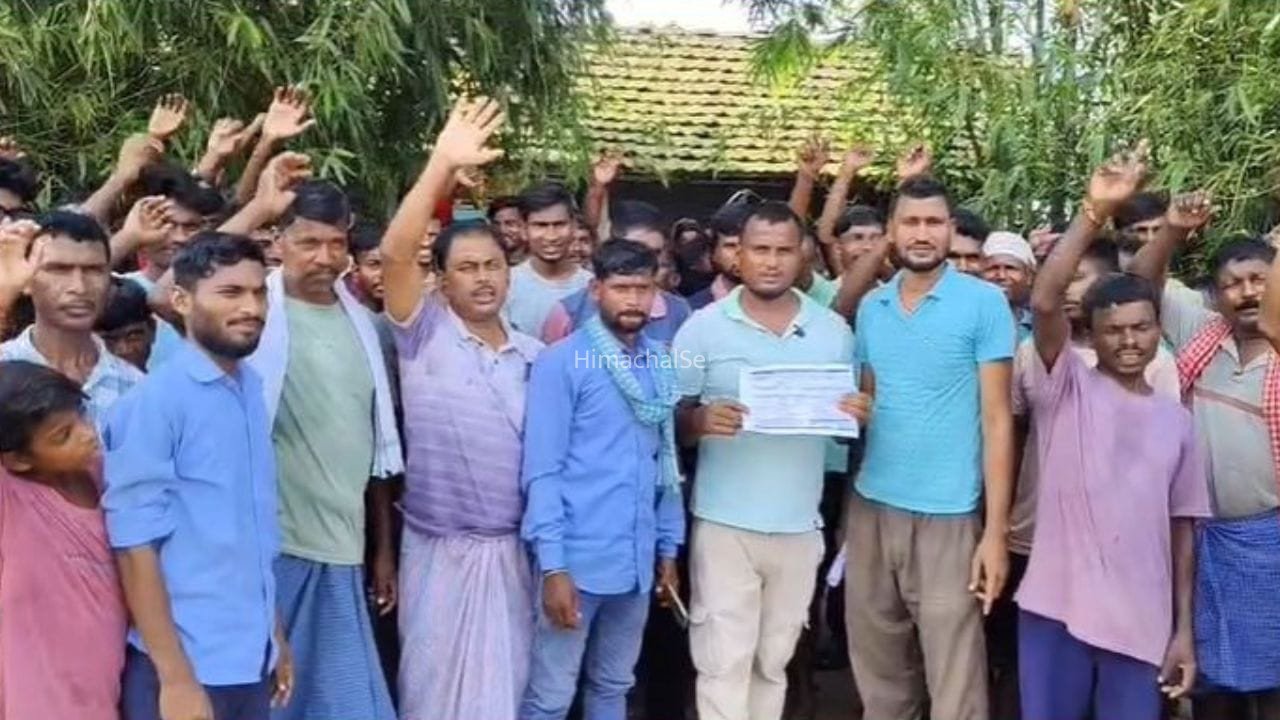 ‘साहब, हमारा पूरा​​ स्कूल चोरी हो गया…’, ढोल-नगाड़ों संग कलेक्टरेट पहुंचे लोग, कटिहार में गजब का घोटाला​​