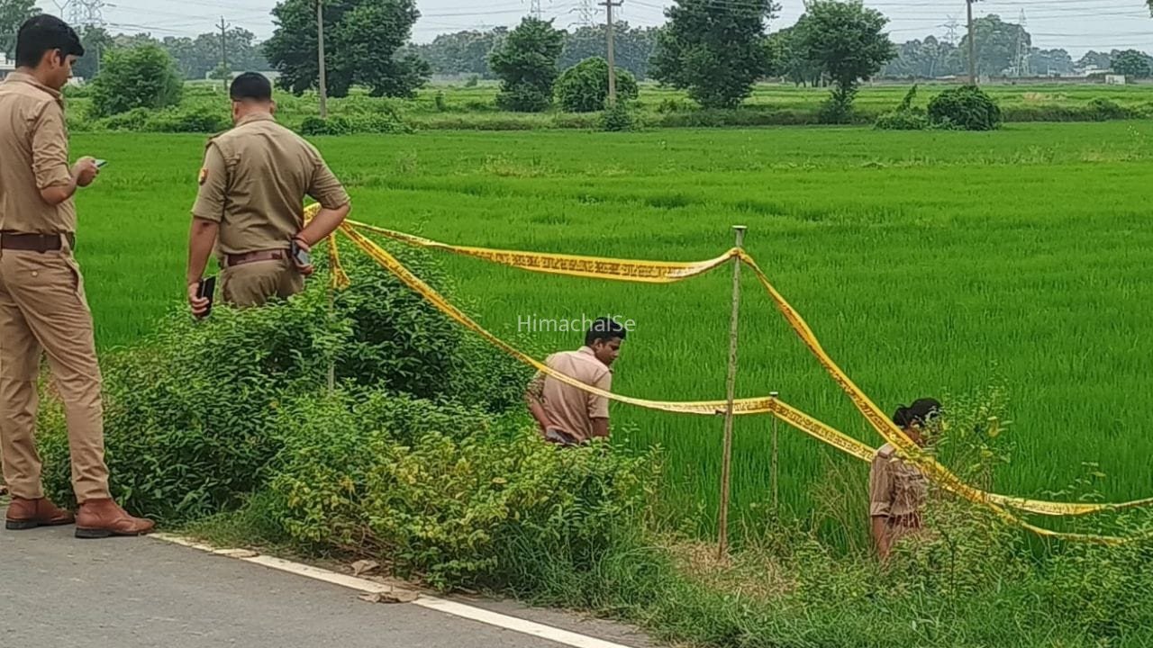 खेत में मिली महिला की बिना कपड़ों के लाश… थोड़ी दूरी पर मिले चप्पल-मोबाइल, दुष्कर्म के बाद कत्ल की आशंका, गोरखपुर में सनसनी​