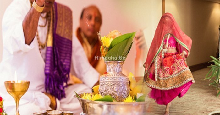 bride-ran-away-with-pandit-who-was-performing-her-marriage-28.05.19-1