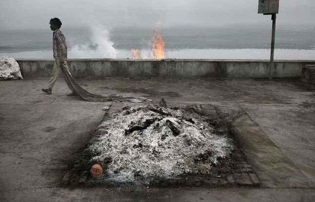 shamshan ghat ke paas