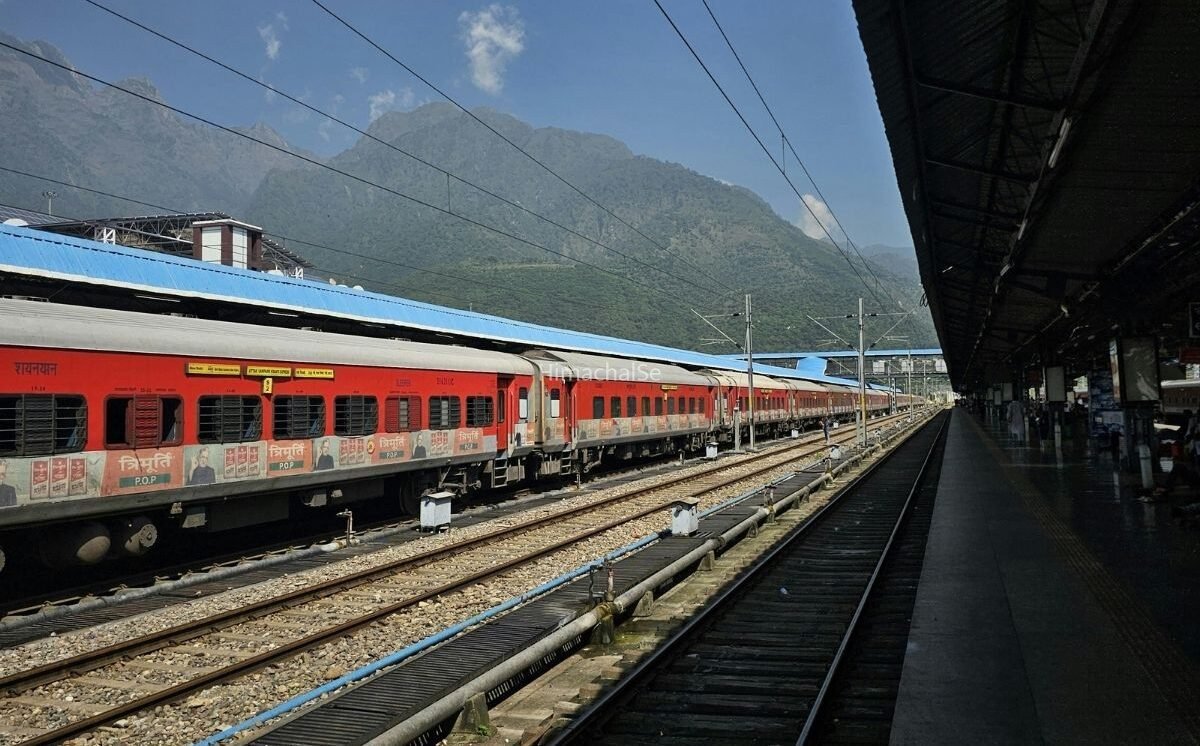 दिवाली के लिए​​ अभी से ट्रेनों में नहीं मिल रही सीट? रेलवे ने की 600 फेरों की घोषणा, कहां से कहां तक चलेंगे ट्रेनें​​