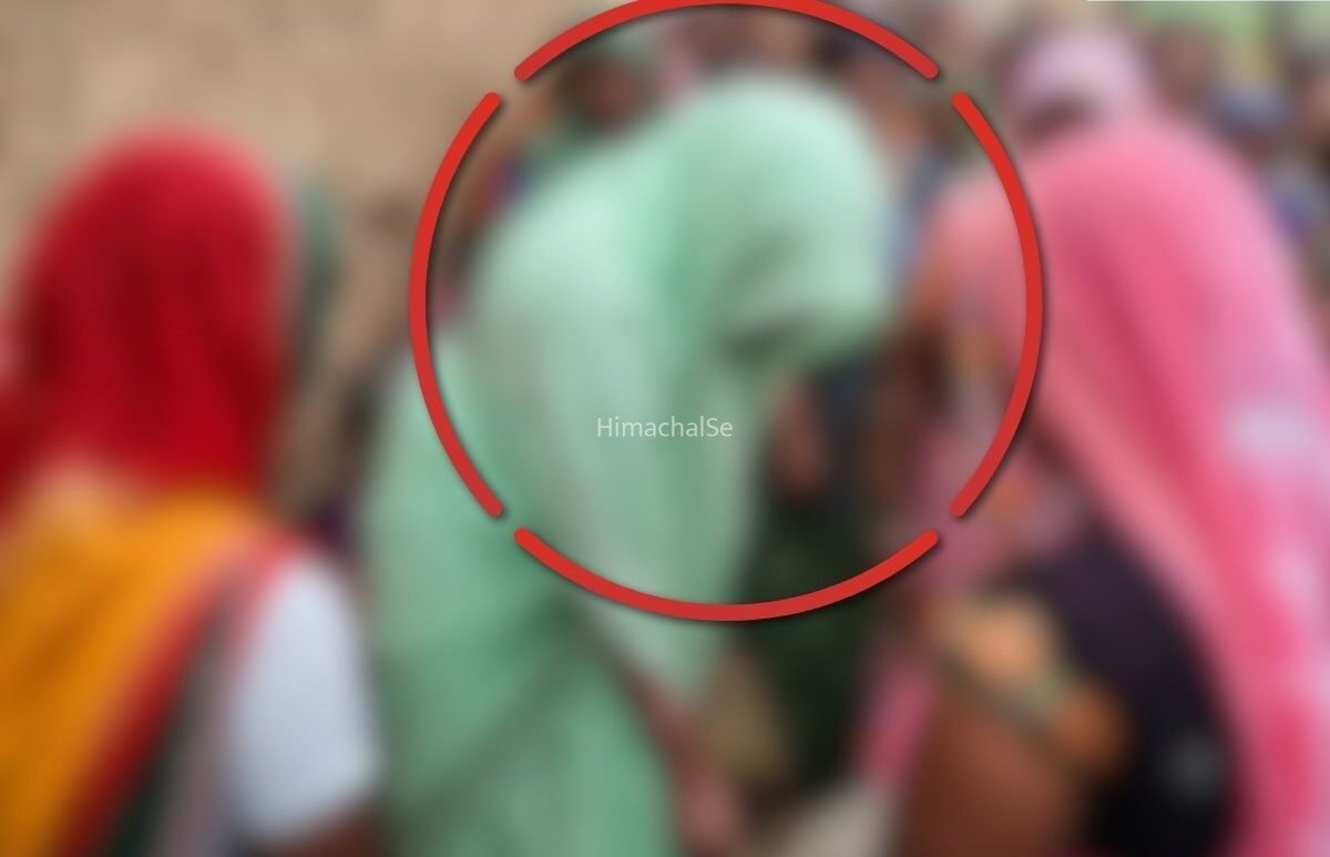 ‘गैर मर्द से​​ चक्कर है इसका’… शादीशुदा महिला पर टूट पड़ी भीड़; बेरहमी से पीटा, मुंडवाए बाल और निर्वस्त्र कर पार की बर्बरता की हदें!​​