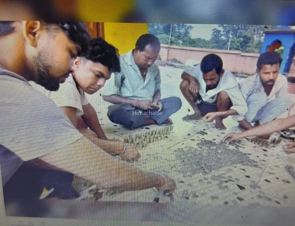 ​​Jharkhand Crime: एक साल से नहीं खुली थी दानपेटी, रात में चोरों ने तोड़े 2 ताले और ले उड़े चढ़ावे की रकम! मंदिर में फिर चोरी से आक्रोश​​​