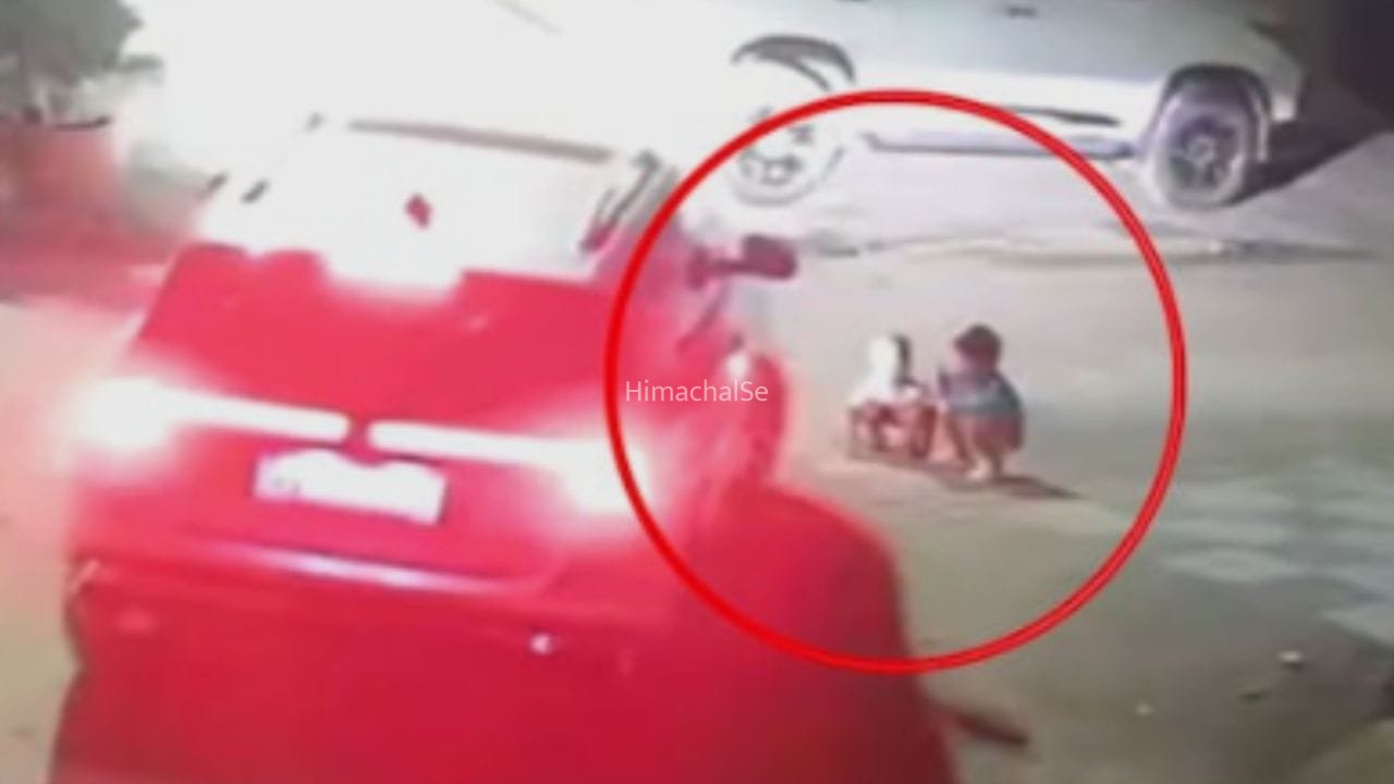मां की आंखों​​ के सामने 2 साल की मासूम को कार ने कुचला, CCTV में कैद हुआ गुरुग्राम का दर्दनाक हादसा​​