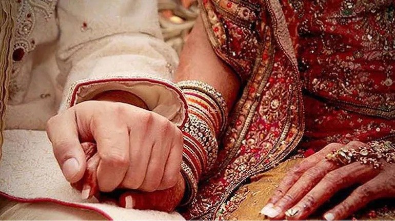 ​​’बीवी के खर्चे नहीं उठा पा रहा..’, पति ने ऐलान किया- ‘पत्नी किराए पर उपलब्ध है’​​​