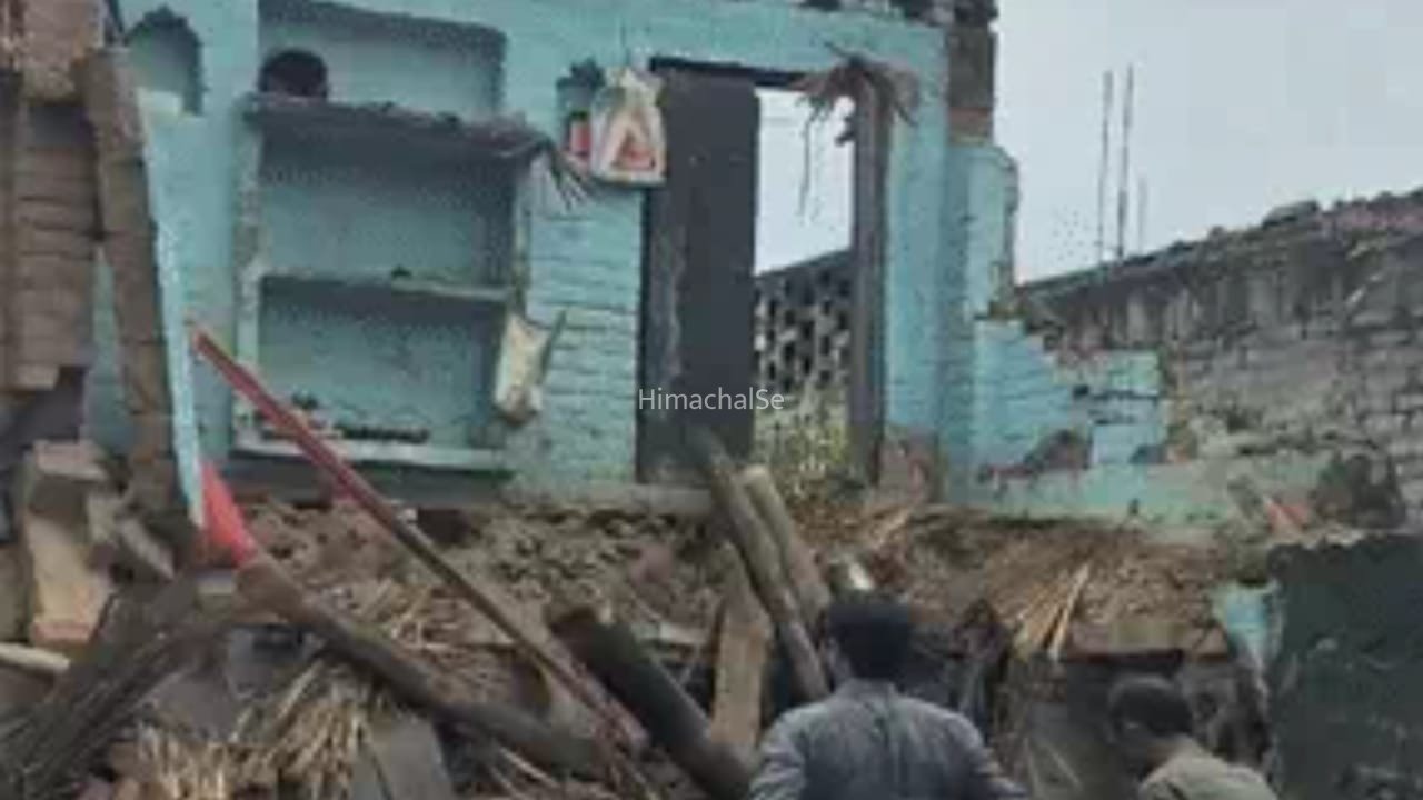 कानपुर में बारिश बनी काल! भरभराकर गिरा कच्चा मकान… पिता और 3 बेटियों की मलबे में दबने से मौत​