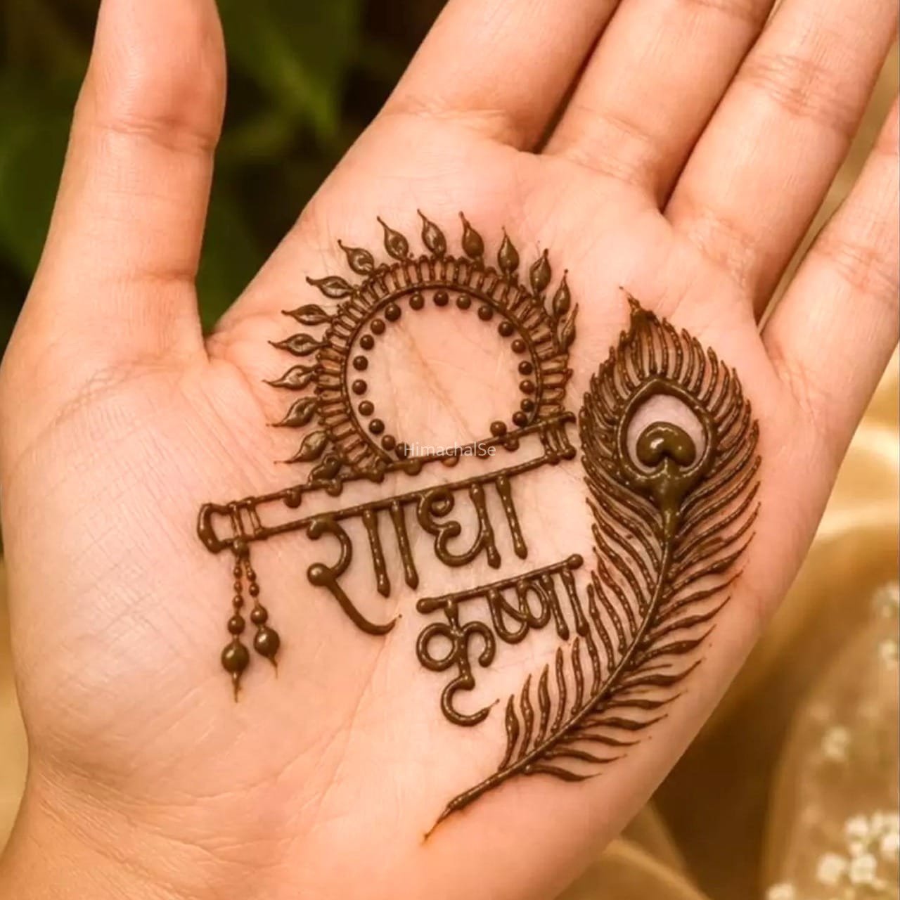 राधा-कृष्ण से मोरपंख तक…ये रहे जन्माष्टमी के लिए बेस्ट और एकदम खास मेहंदी डिजाइन​