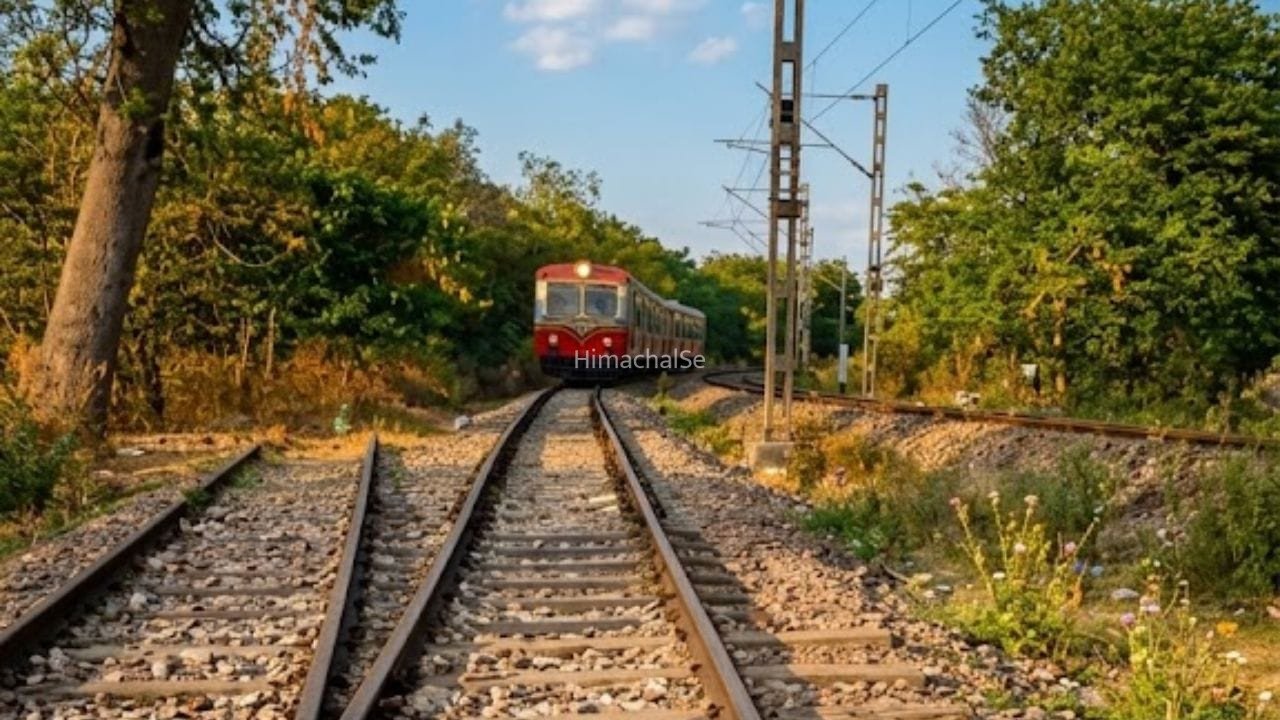 मथुरा-वृंदावन के बीच 12KM रेल ट्रैक पर बनेगी सड़क, ब्रज की 200 धरोहरें भी बचेंगी​