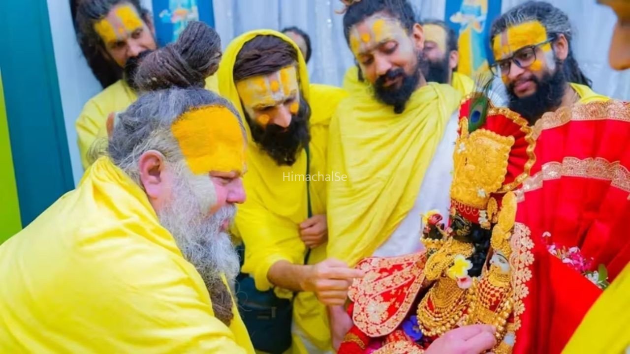 Premanand Maharaj: प्रेमानंद महाराज की भक्तों को सलाह, कहा- भगवान का नाम या तस्वीर का टैटू बनवाने से बचें​